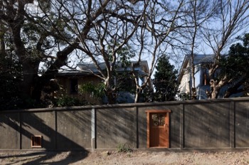 Preserved wall towards the pedestrian street with the ventilation grills and a new service door.   Preserved wall towards the pedestrian street with the ventilation grills and a new service door.